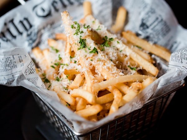 Batata frita crocante na air fryer